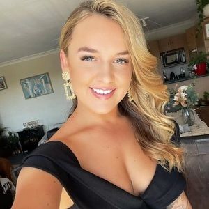 Meet your Posher, Courtney